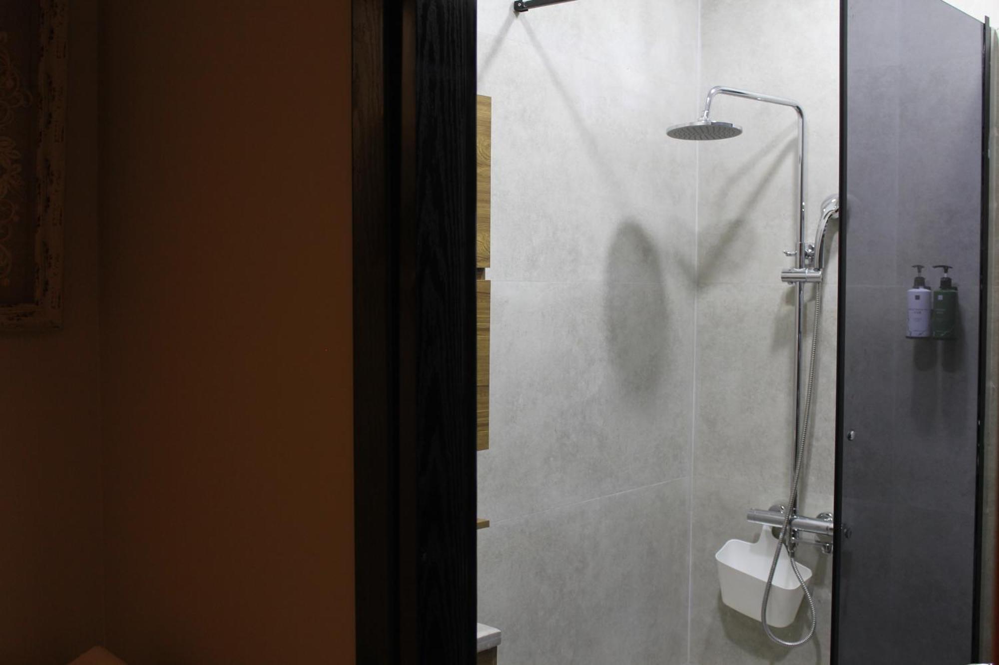 Luxor Gardens Hotel Batumi Room photo