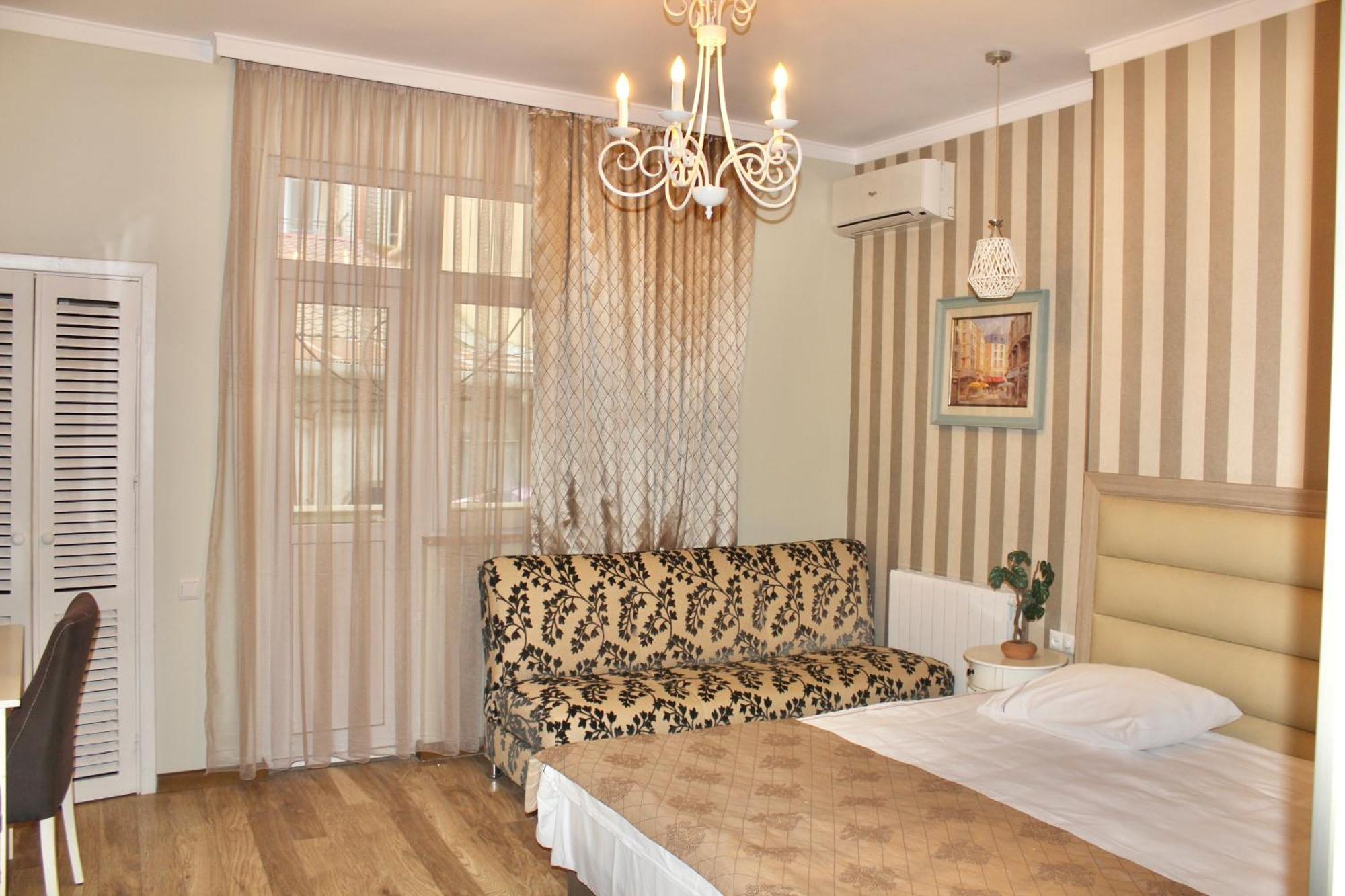 Luxor Gardens Hotel Batumi Room photo