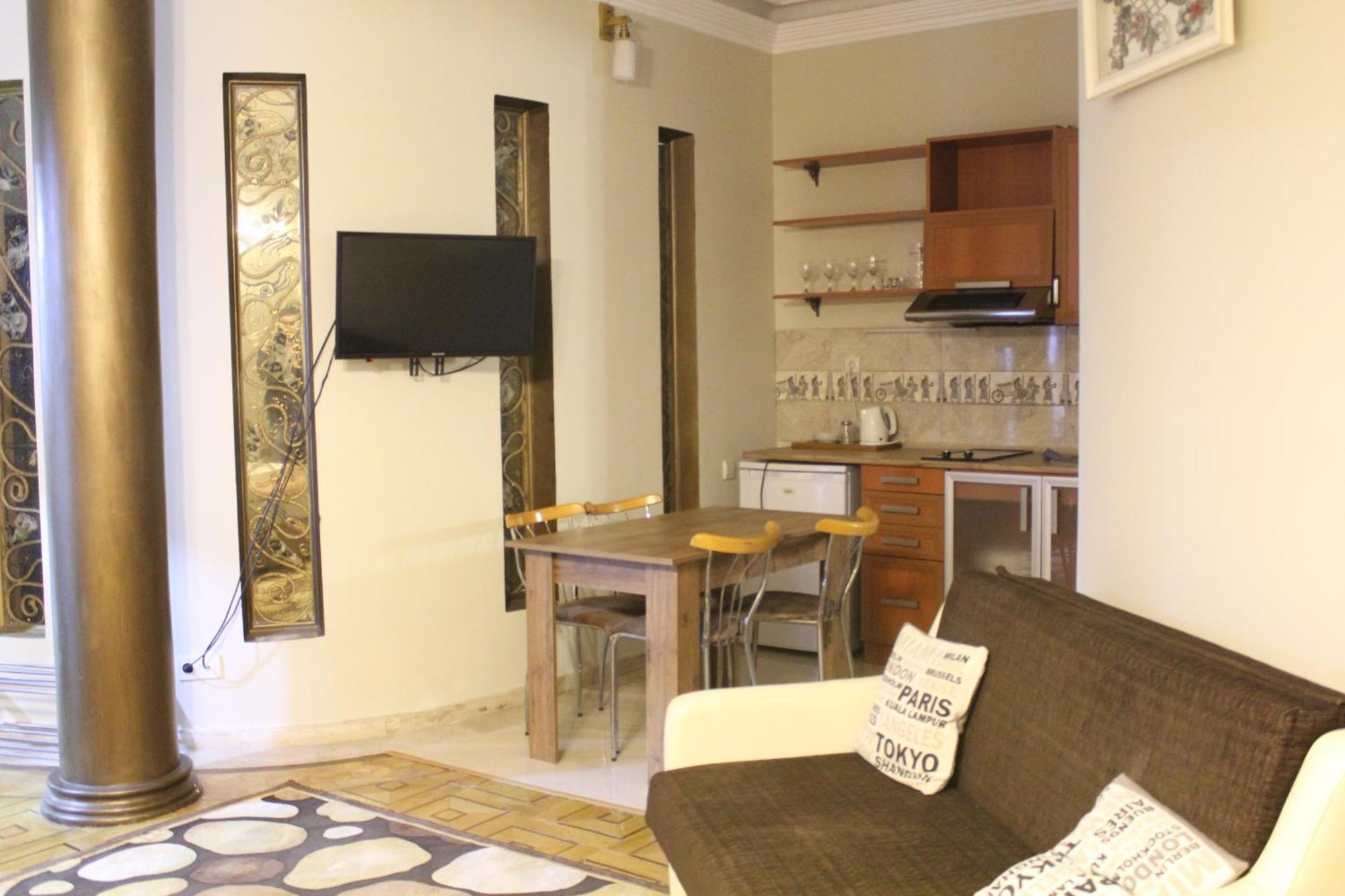 Luxor Gardens Hotel Batumi Room photo
