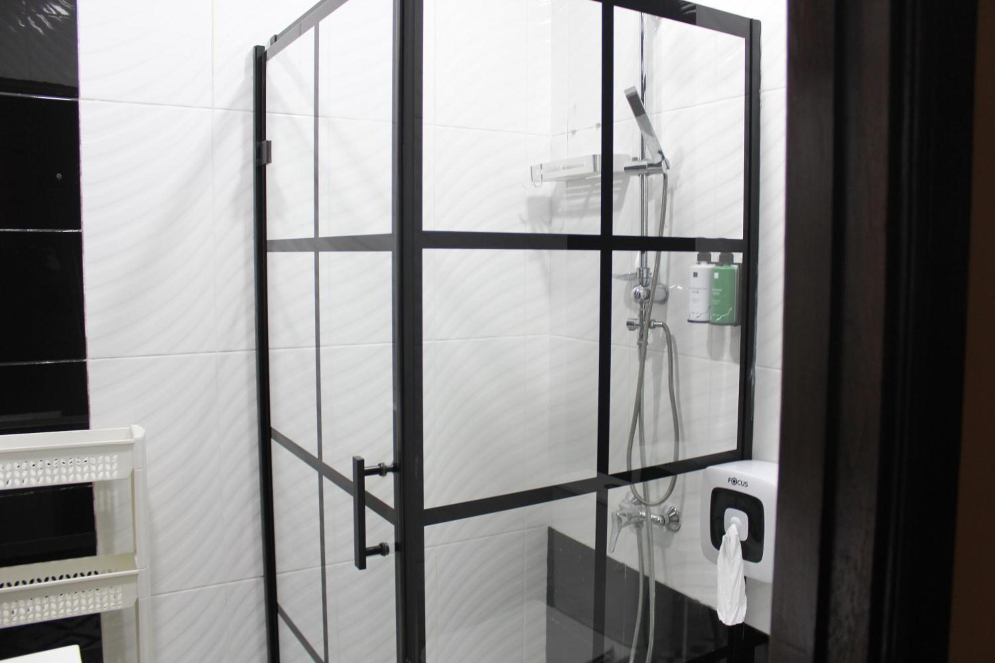 Luxor Gardens Hotel Batumi Room photo