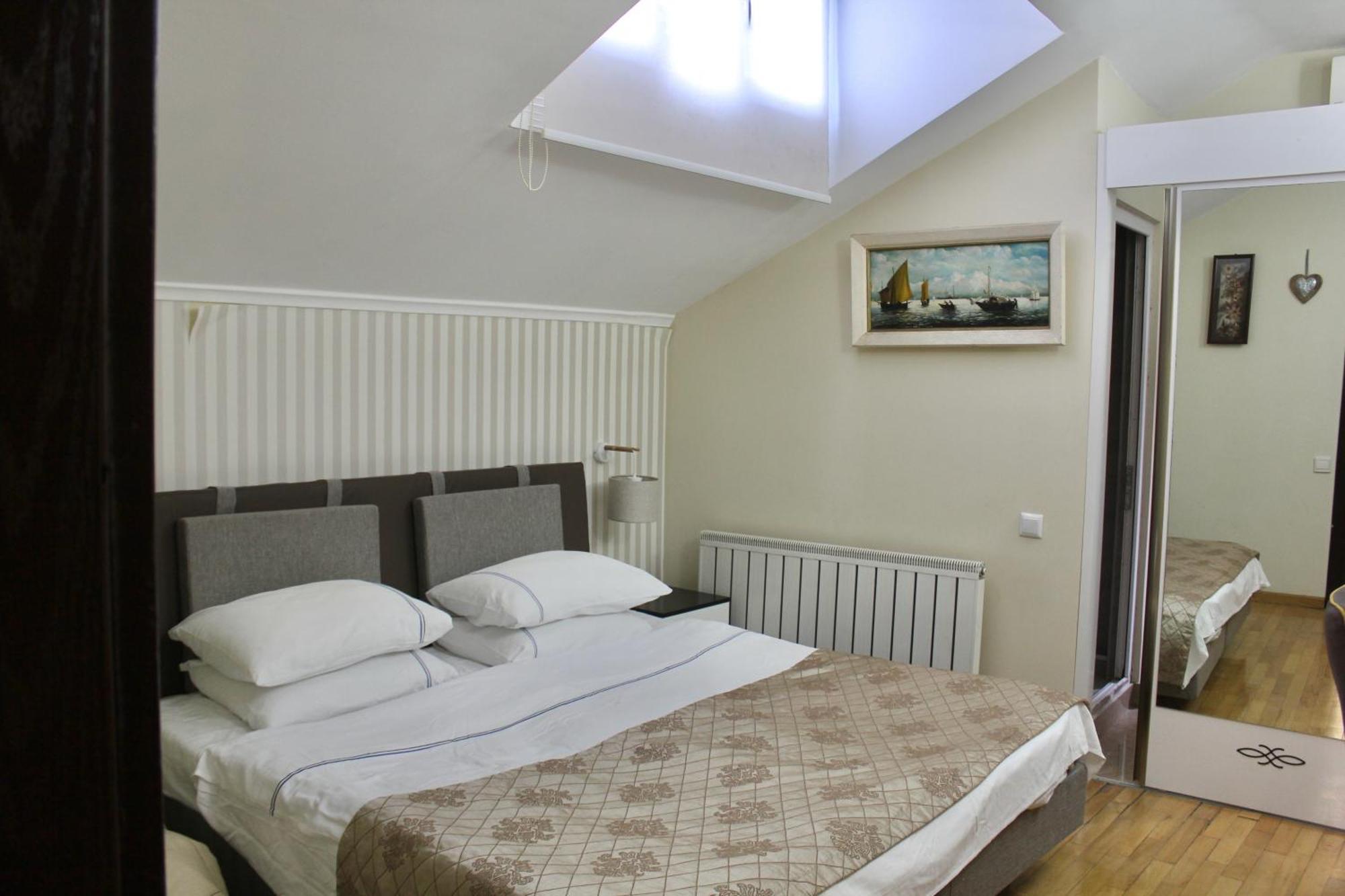 Luxor Gardens Hotel Batumi Room photo
