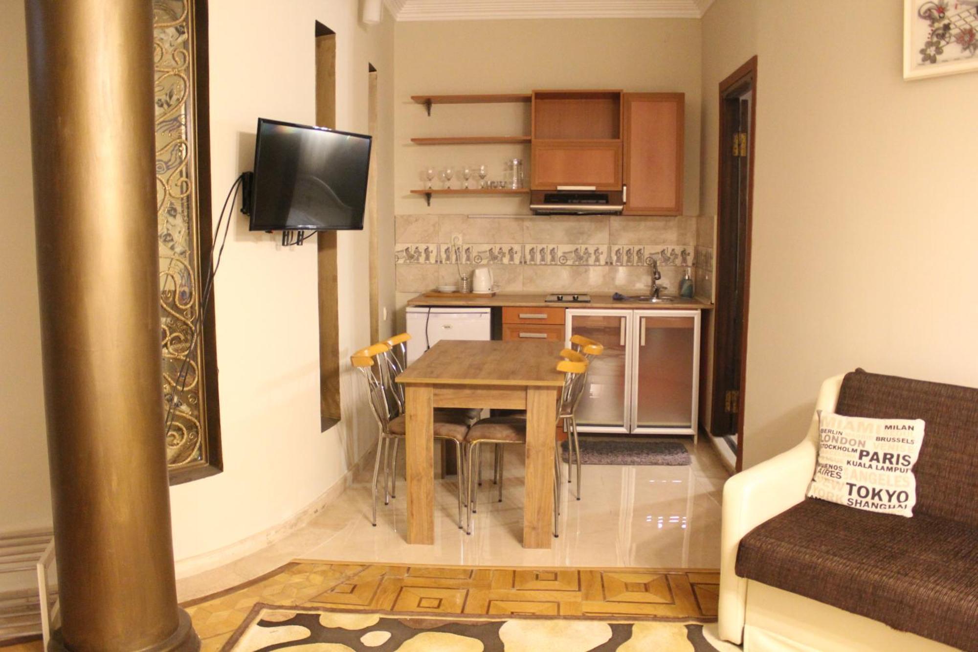 Luxor Gardens Hotel Batumi Room photo