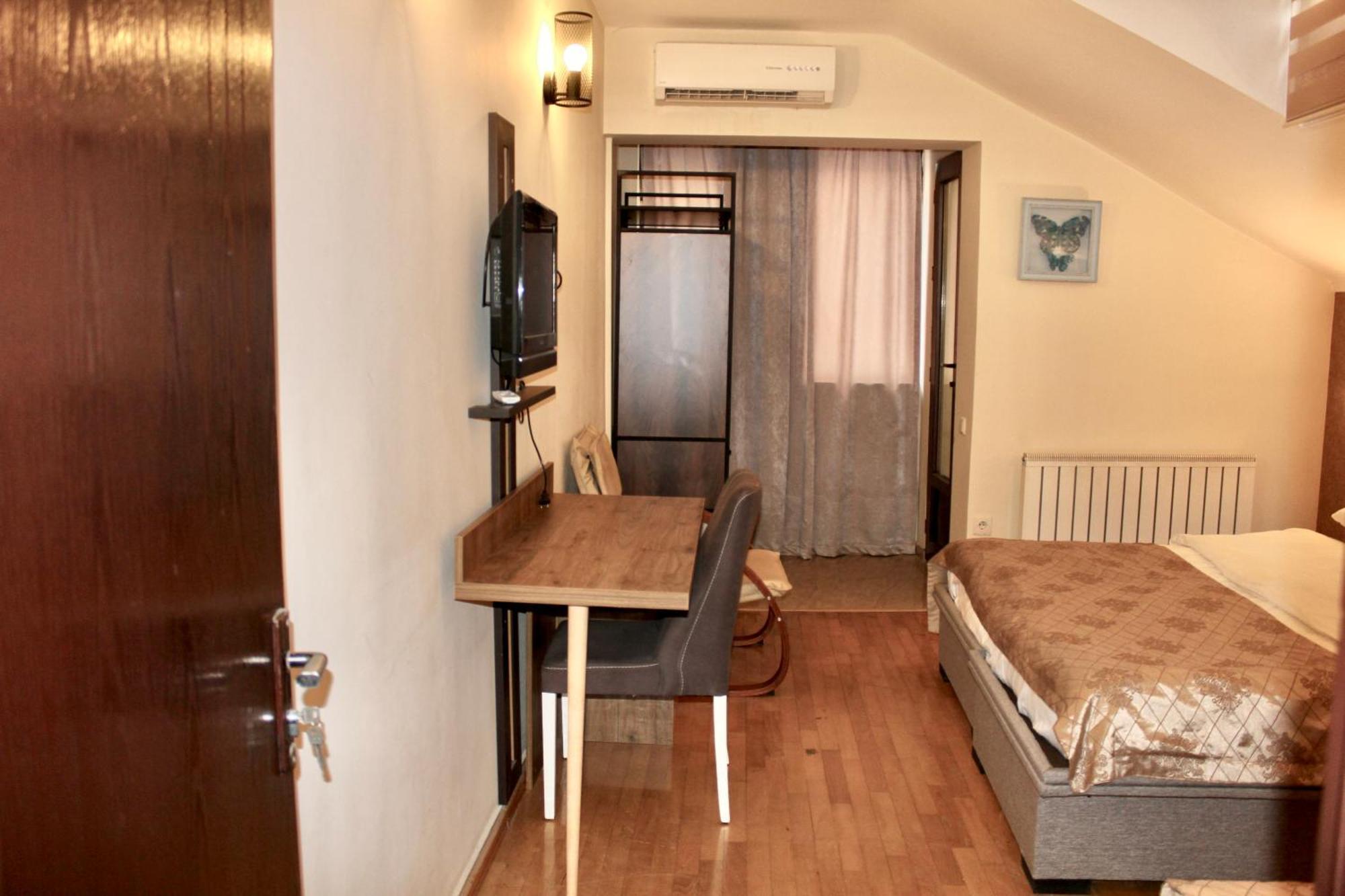 Luxor Gardens Hotel Batumi Room photo